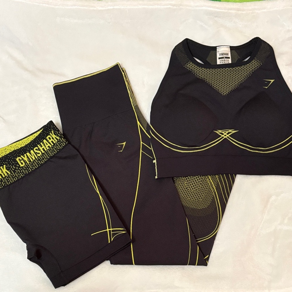 Gymshark apex black and neon yellow workout set